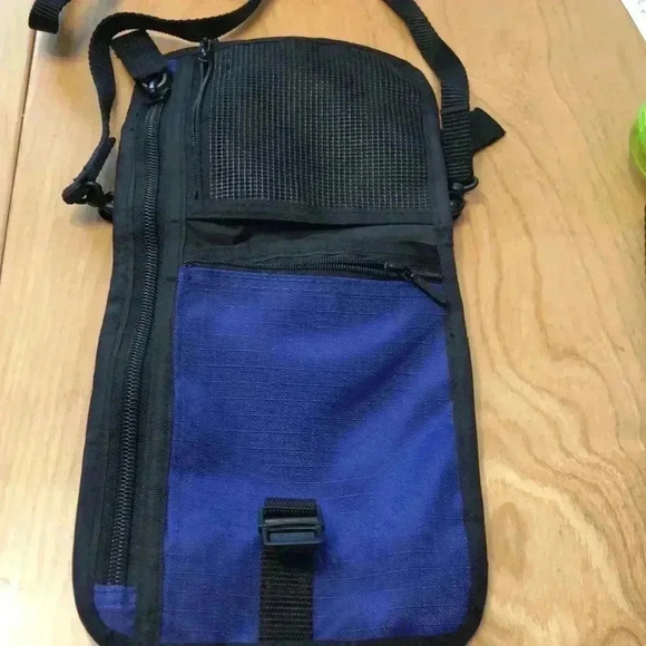 Eddie Bauer blue/black crossbody travel pouch.  Converts to waist pack. - Picture 5 of 8
